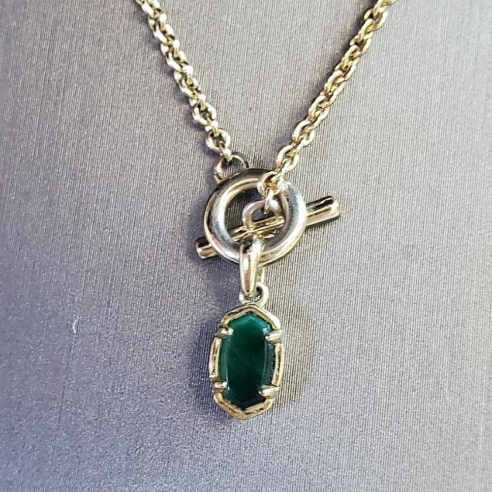 Kendra Scott Mini Elisa Toggle Gold Short Pendant Necklace in Green Magnesite